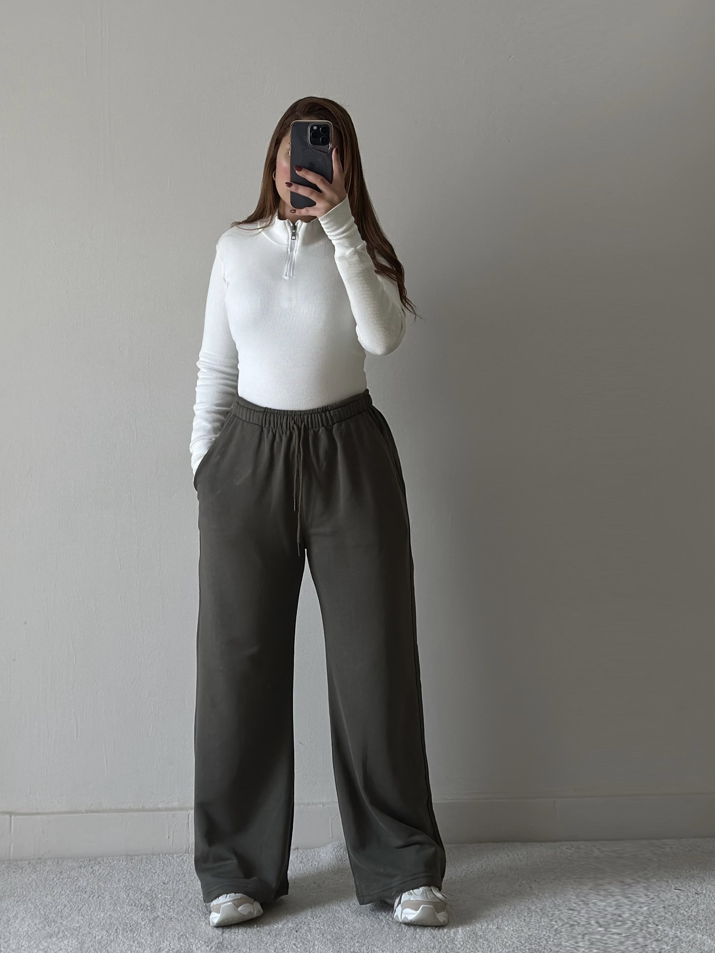 Wide-leg sweatpants