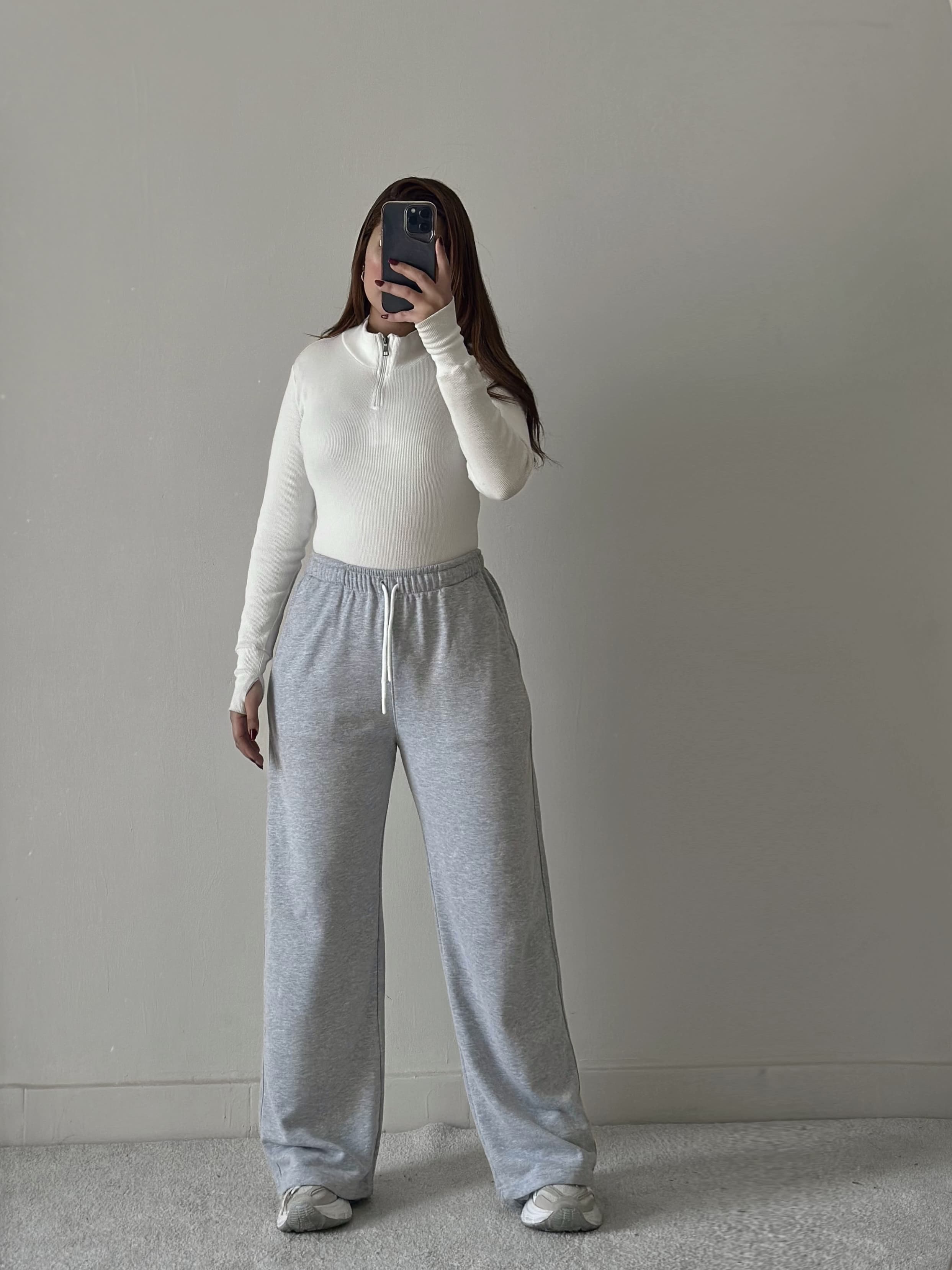 Wide-leg sweatpants