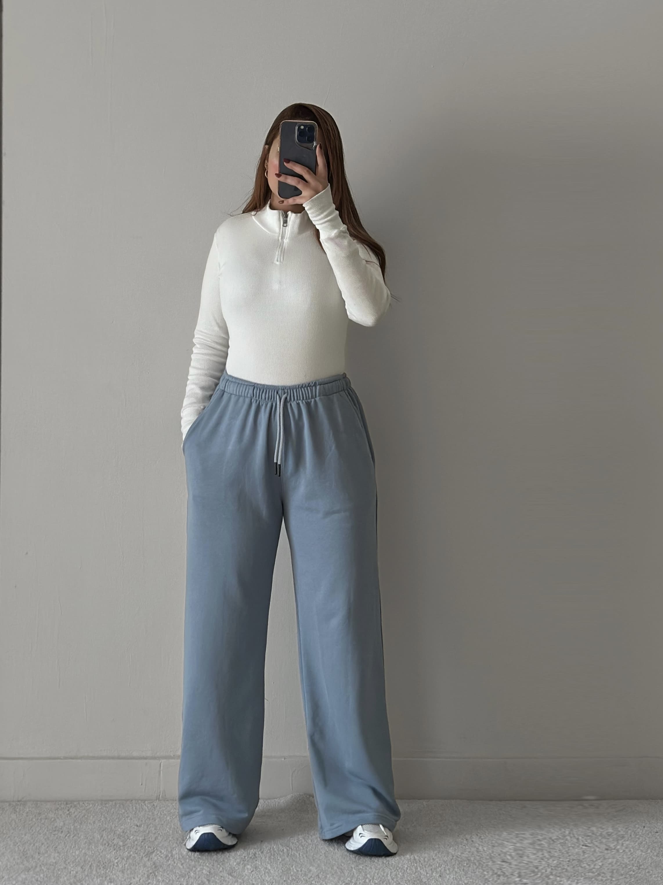 Wide-leg sweatpants