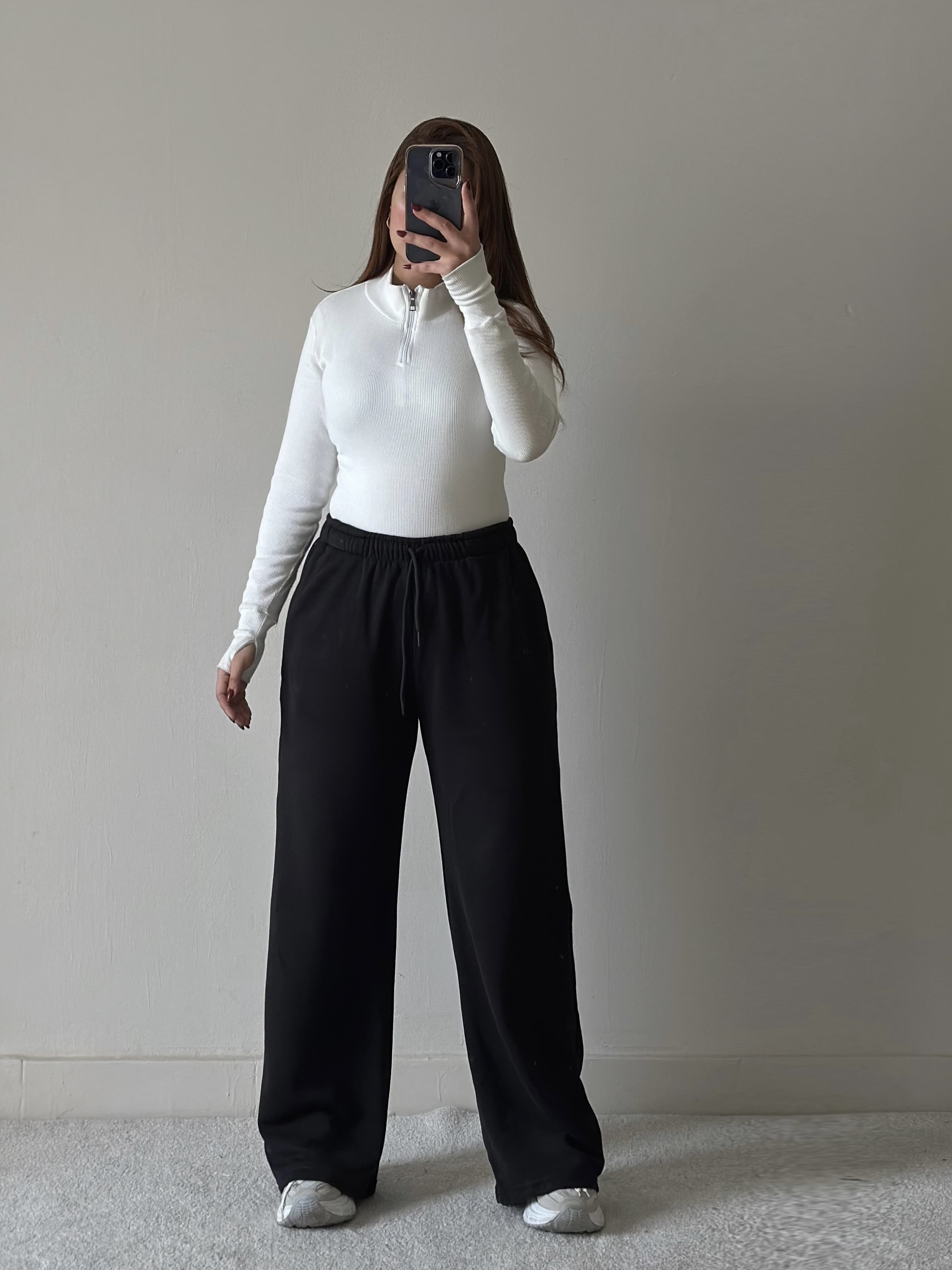 Wide-leg sweatpants